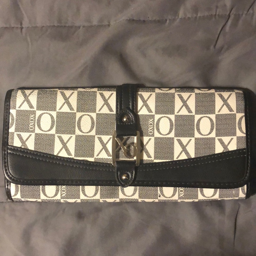 XOXO Handheld Clutch